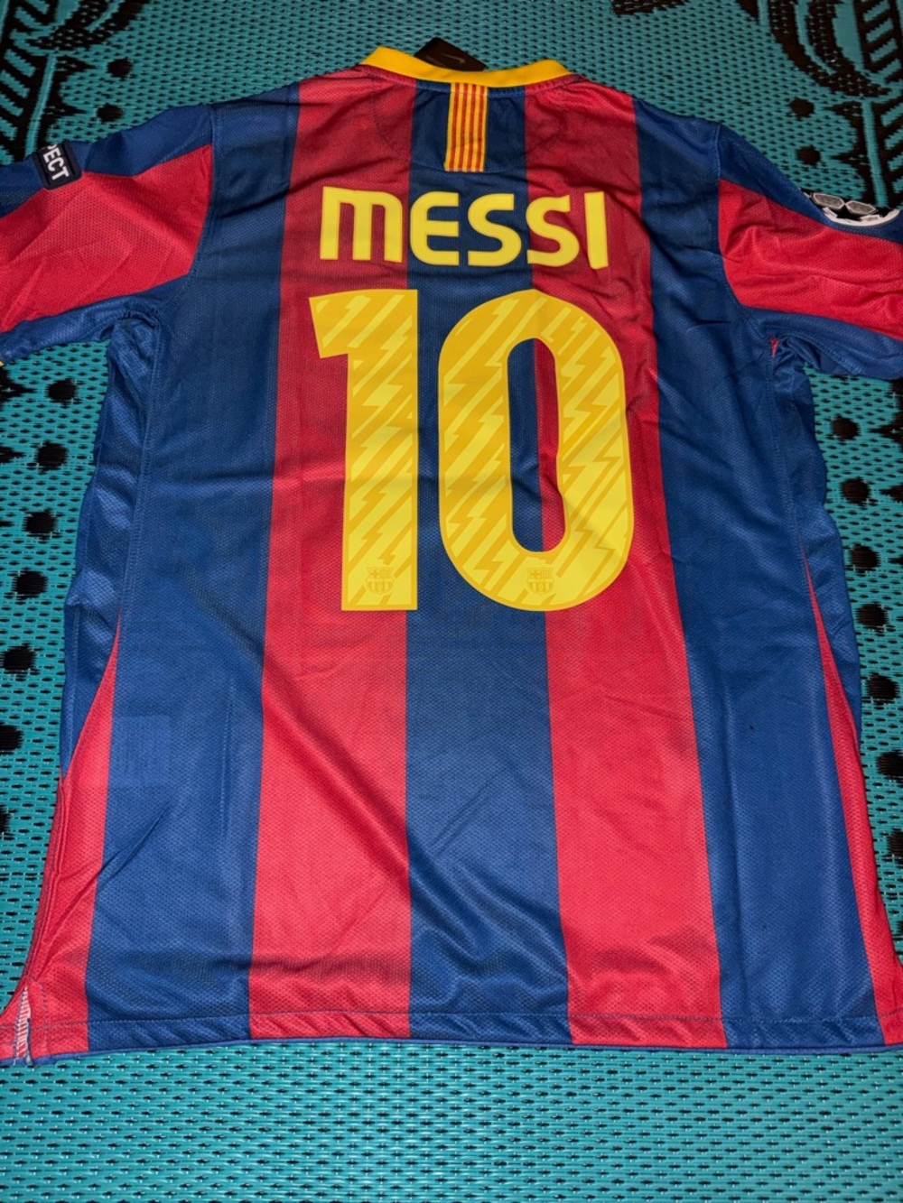 FC Barcelona Lionel Messi 10-11 Home Champions League (UCL) Kit/Jersey (Medium)